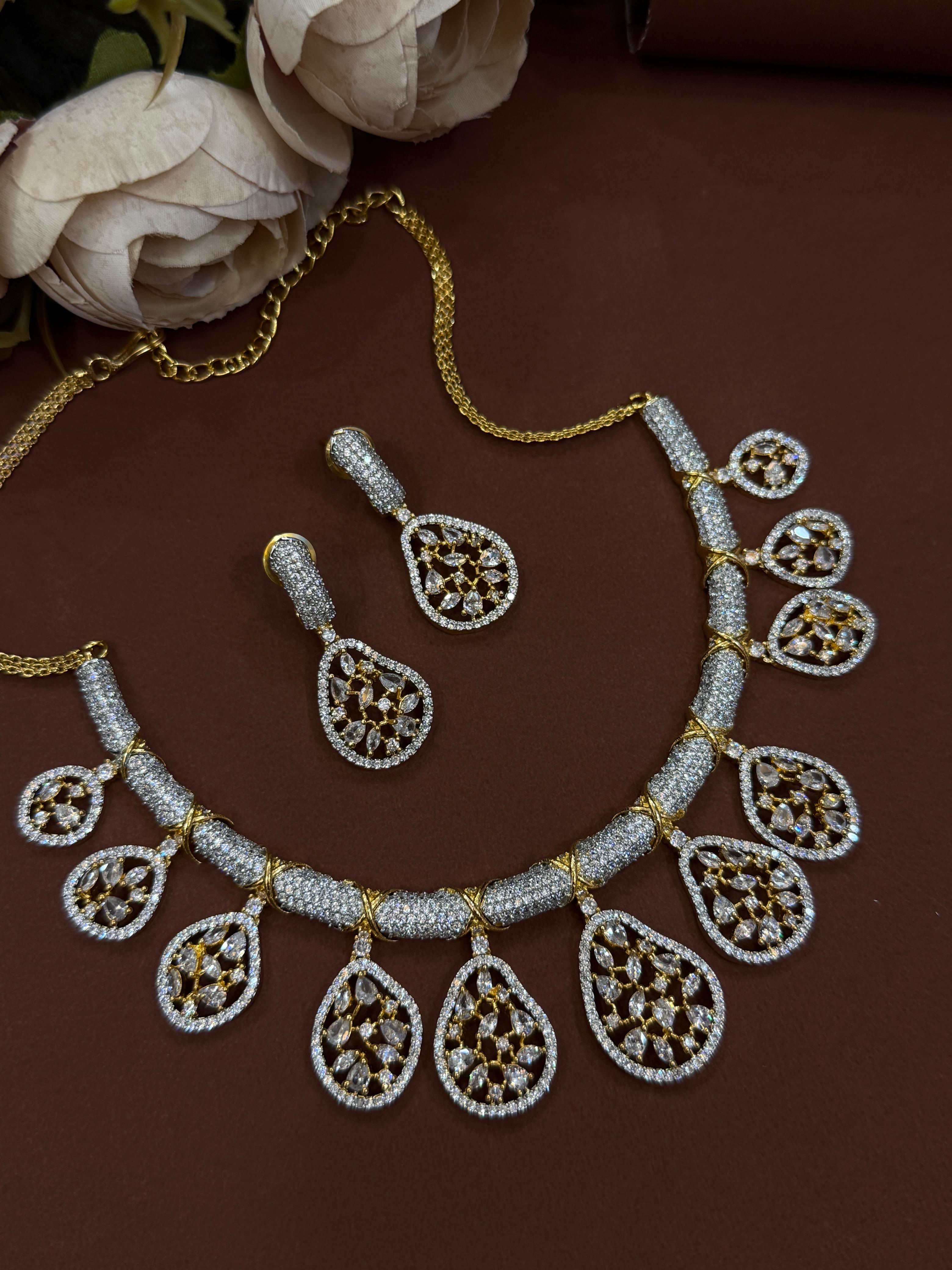 Royal Golden Radiance Necklace Set-Mivanaa